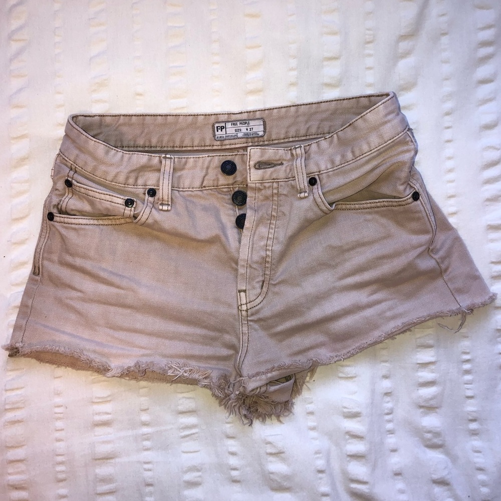 Free People tan shorts✨